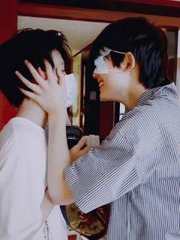 美女衣服一件不剩